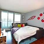 Downtown Condo, Free Parking & Amenities